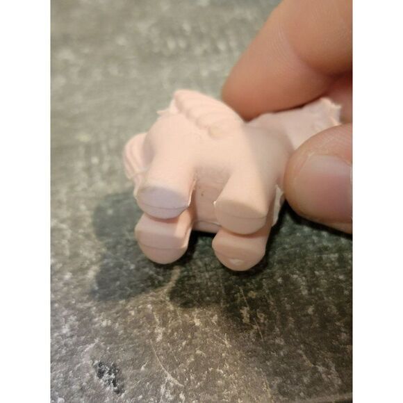 Light pink eraser Pegasus unicorn Pony mythical toy figure - Picture 4 of 4